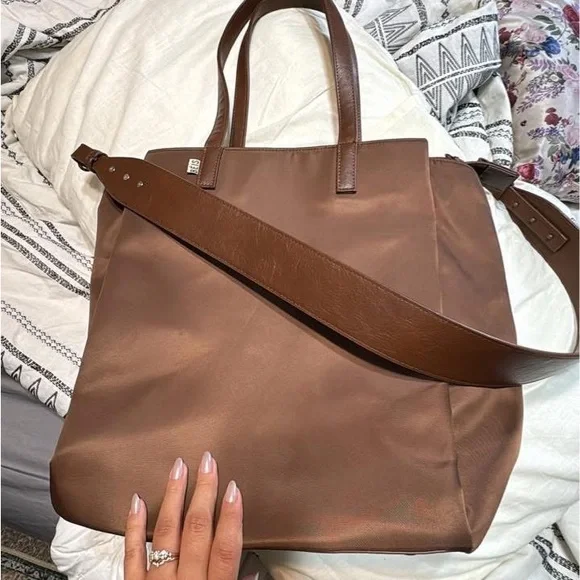 Beis commuter Tote - Picture 4 of 4